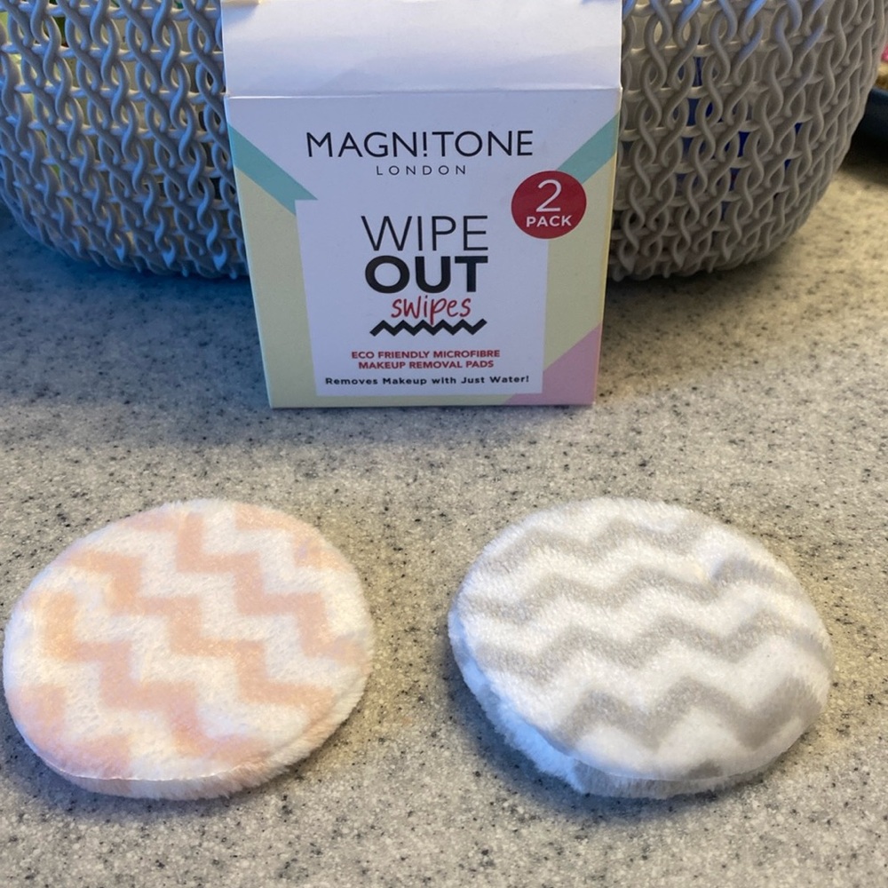 New in box- eco friendly microfiber makeup removal
Pads
